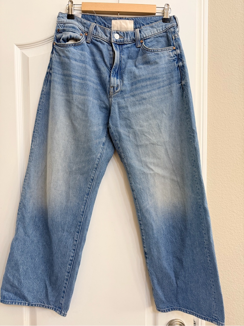 Mother Dodger Ankle denim. No rips, tears, stains, or odors!